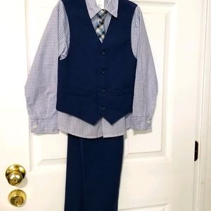 Van Heusen Boys suit size 6